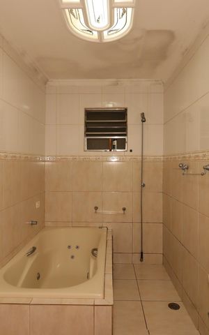 Casa para alugar com 454m², 4 quartos e 8 vagasBanheiro Social