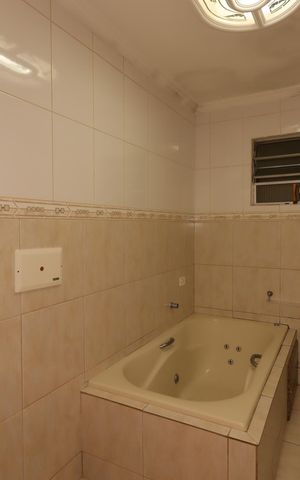 Casa para alugar com 454m², 4 quartos e 8 vagasBanheiro Social
