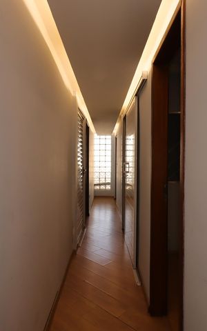 Casa para alugar com 454m², 4 quartos e 8 vagasCorredor segundo piso