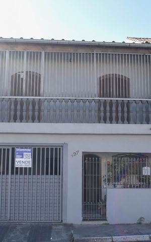 Casa à venda com 125m², 3 quartos e 1 vaga Casa à venda com 125m², 3 quartos e 1 vagaFachada