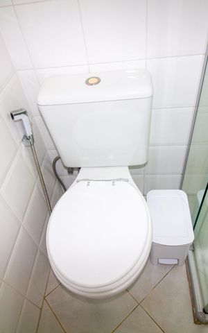 Apartamento para alugar com 70m², 2 quartos e 1 vaga Apartamento para alugar com 70m², 2 quartos e 1 vagaBanheiro da Suíte 1