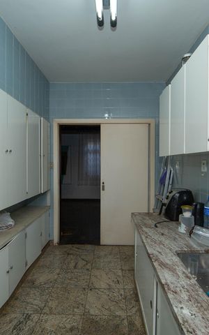 Casa à venda com 325m², 4 quartos e 3 vagas Casa à venda com 325m², 4 quartos e 3 vagasCozinha