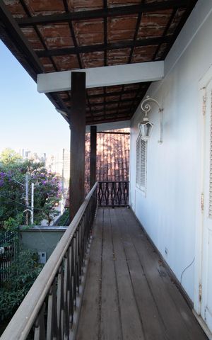 Casa à venda com 325m², 4 quartos e 3 vagas Casa à venda com 325m², 4 quartos e 3 vagasVaranda