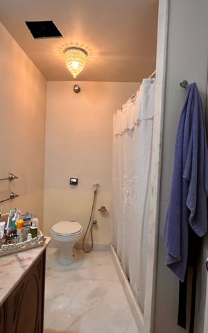 Apartamento à venda com 121m², 3 quartos e 1 vaga Apartamento à venda com 121m², 3 quartos e 1 vagaBanheiro da suíte 1