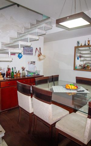 Casa à venda com 216m², 3 quartos e 4 vagas Casa à venda com 216m², 3 quartos e 4 vagasSala de Jantar
