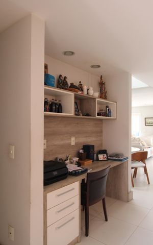 Casa de condomínio à venda com 250m², 3 quartos e 1 vagaSala - Corredor