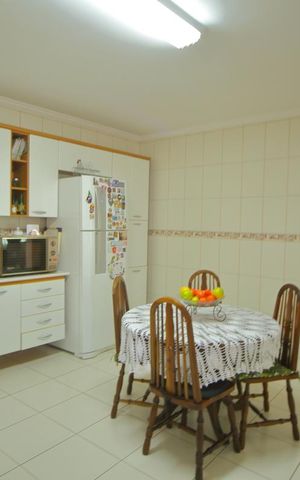Casa à venda com 247m², 3 quartos e 4 vagasCozinha 