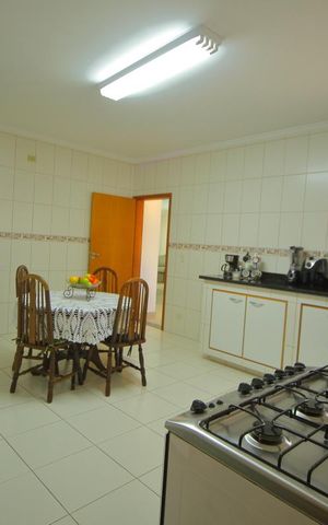 Casa à venda com 247m², 3 quartos e 4 vagasCozinha 