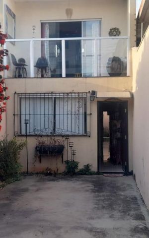 Casa à venda com 110m², 3 quartos e 2 vagas Casa à venda com 110m², 3 quartos e 2 vagasFachada