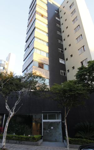 Apartamento à venda com 267m², 4 quartos e 4 vagasFachada
