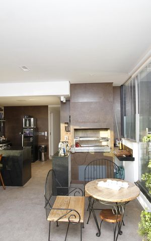Apartamento à venda com 267m², 4 quartos e 4 vagasCobertura