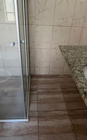 Casa para alugar com 232m², 3 quartos e 2 vagasBanheiro - Suíte