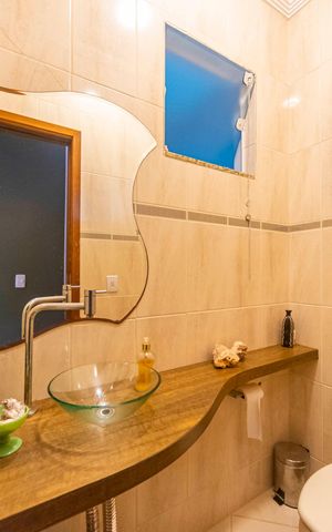 Casa à venda com 182m², 3 quartos e 6 vagas Casa à venda com 182m², 3 quartos e 6 vagasLavabo