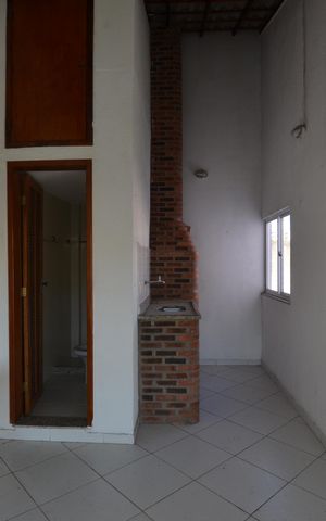 Casa à venda com 74m², 2 quartos e 1 vagaÁrea de Serviço