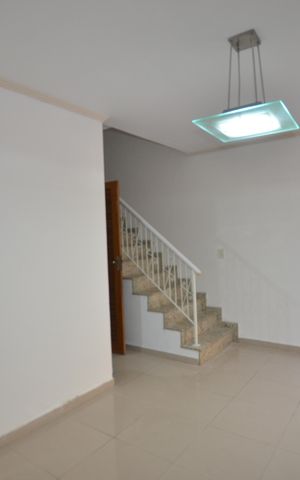 Casa à venda com 74m², 2 quartos e 1 vagaSala