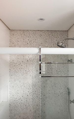 Apartamento à venda com 107m², 2 quartos e 2 vagas Apartamento à venda com 107m², 2 quartos e 2 vagasBanheiro da Suíte