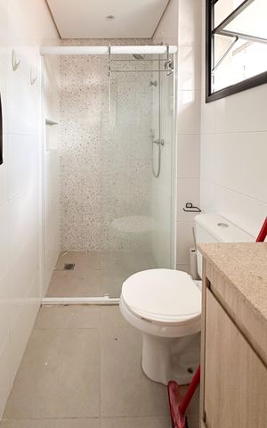 Apartamento à venda com 107m², 2 quartos e 2 vagas Apartamento à venda com 107m², 2 quartos e 2 vagasBanheiro da Suíte
