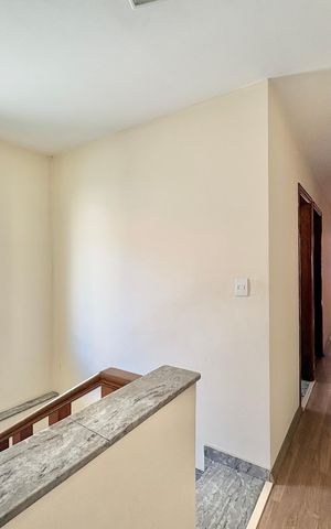 Casa à venda com 140m², 3 quartos e 3 vagas Casa à venda com 140m², 3 quartos e 3 vagasCorredor dor Quartos