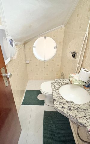 Casa à venda com 140m², 3 quartos e 3 vagas Casa à venda com 140m², 3 quartos e 3 vagasLavabo