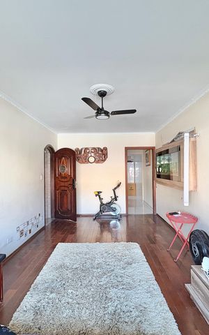 Casa à venda com 140m², 3 quartos e 3 vagas Casa à venda com 140m², 3 quartos e 3 vagasSala