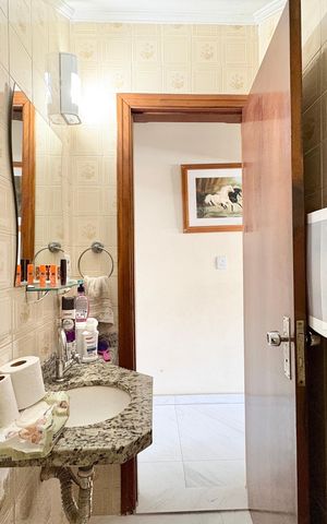 Casa à venda com 140m², 3 quartos e 3 vagas Casa à venda com 140m², 3 quartos e 3 vagasLavabo