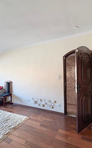 Casa à venda com 140m², 3 quartos e 3 vagas Casa à venda com 140m², 3 quartos e 3 vagasSala