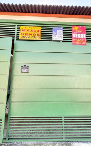Casa à venda com 140m², 3 quartos e 3 vagas Casa à venda com 140m², 3 quartos e 3 vagasFachada