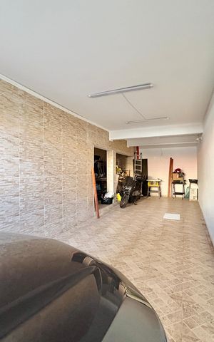 Casa à venda com 140m², 3 quartos e 3 vagas Casa à venda com 140m², 3 quartos e 3 vagasGaragem