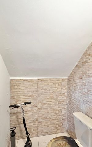 Casa à venda com 140m², 3 quartos e 3 vagas Casa à venda com 140m², 3 quartos e 3 vagasLavabo de serviço - Garagem