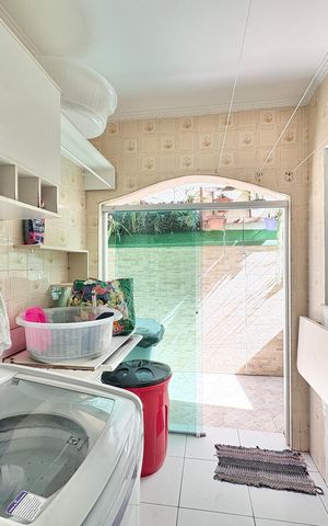 Casa à venda com 140m², 3 quartos e 3 vagas Casa à venda com 140m², 3 quartos e 3 vagasÁrea de Serviço