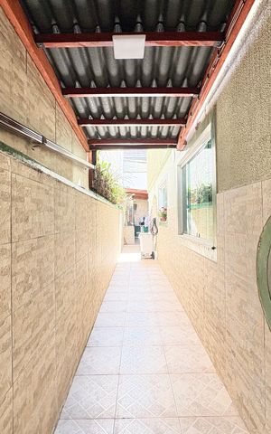 Casa à venda com 140m², 3 quartos e 3 vagas Casa à venda com 140m², 3 quartos e 3 vagasCorredor externo