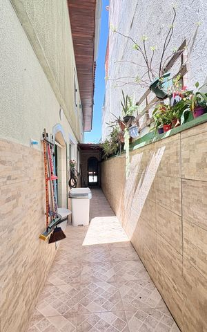Casa à venda com 140m², 3 quartos e 3 vagas Casa à venda com 140m², 3 quartos e 3 vagasCorredor externo