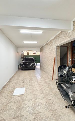Casa à venda com 140m², 3 quartos e 3 vagas Casa à venda com 140m², 3 quartos e 3 vagasGaragem