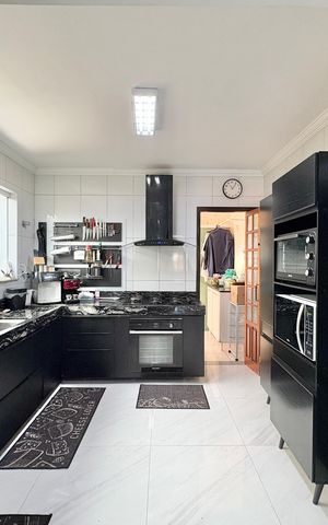 Casa à venda com 140m², 3 quartos e 3 vagas Casa à venda com 140m², 3 quartos e 3 vagasCozinha