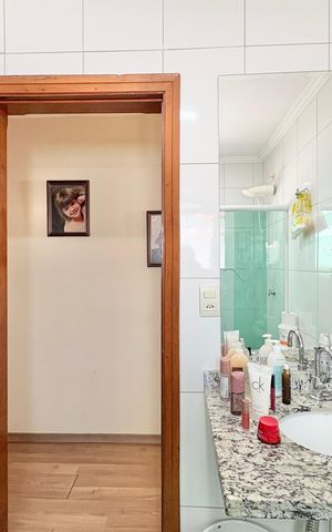 Casa à venda com 140m², 3 quartos e 3 vagas Casa à venda com 140m², 3 quartos e 3 vagasBanheiro