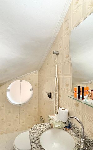Casa à venda com 140m², 3 quartos e 3 vagas Casa à venda com 140m², 3 quartos e 3 vagasLavabo