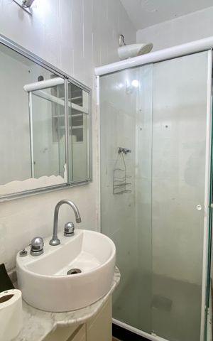 Apartamento à venda com 55m², 3 quartos e sem vaga Apartamento à venda com 55m², 3 quartos e sem vagaBanheiro social