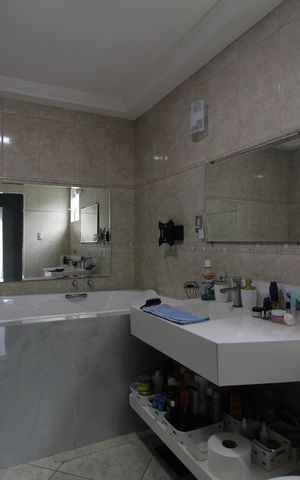 Casa de condomínio à venda com 310m², 5 quartos e 3 vagasBanheiro da Suíte