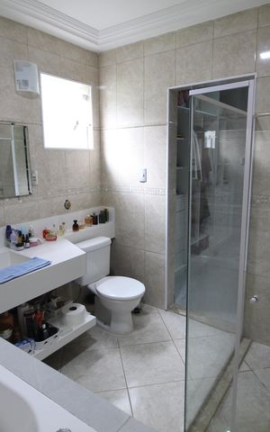 Casa de condomínio à venda com 310m², 5 quartos e 3 vagasBanheiro da Suíte