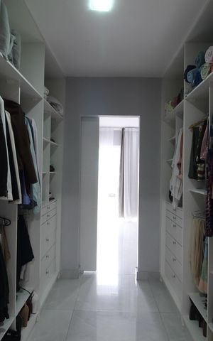Casa de condomínio à venda com 310m², 5 quartos e 3 vagasCloset da Suíte
