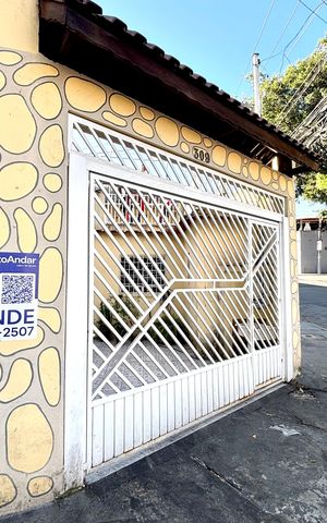 Casa à venda com 199m², 3 quartos e 2 vagas Casa à venda com 199m², 3 quartos e 2 vagasFachada