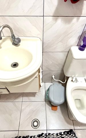 Casa à venda com 199m², 3 quartos e 2 vagas Casa à venda com 199m², 3 quartos e 2 vagasBanheiro 2