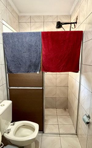 Casa à venda com 199m², 3 quartos e 2 vagas Casa à venda com 199m², 3 quartos e 2 vagasBanheiro 2
