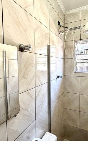 Casa à venda com 199m², 3 quartos e 2 vagas Casa à venda com 199m², 3 quartos e 2 vagasBanheiro 1