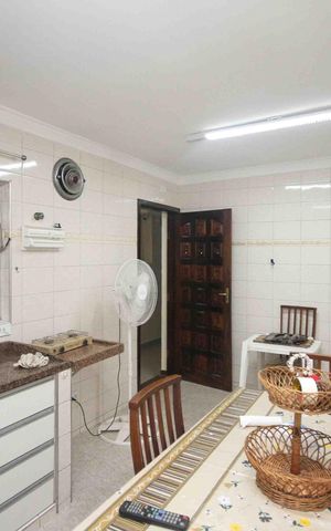 Casa à venda com 330m², 5 quartos e 2 vagas Casa à venda com 330m², 5 quartos e 2 vagasCozinha