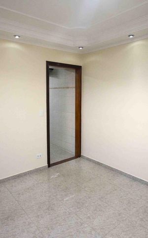 Casa à venda com 330m², 5 quartos e 2 vagas Casa à venda com 330m², 5 quartos e 2 vagasSala
