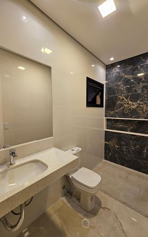 Casa de condomínio à venda com 330m², 4 quartos e 6 vagas Casa de condomínio à venda com 330m², 4 quartos e 6 vagasBanheiro