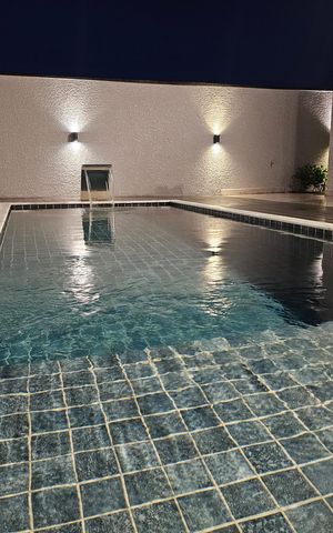 Casa de condomínio à venda com 330m², 4 quartos e 6 vagas Casa de condomínio à venda com 330m², 4 quartos e 6 vagasÁrea externa