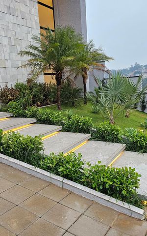 Casa de condomínio à venda com 330m², 4 quartos e 6 vagas Casa de condomínio à venda com 330m², 4 quartos e 6 vagasFachada