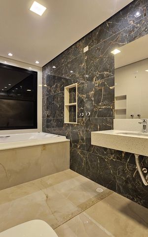 Casa de condomínio à venda com 330m², 4 quartos e 6 vagas Casa de condomínio à venda com 330m², 4 quartos e 6 vagasBanheiro